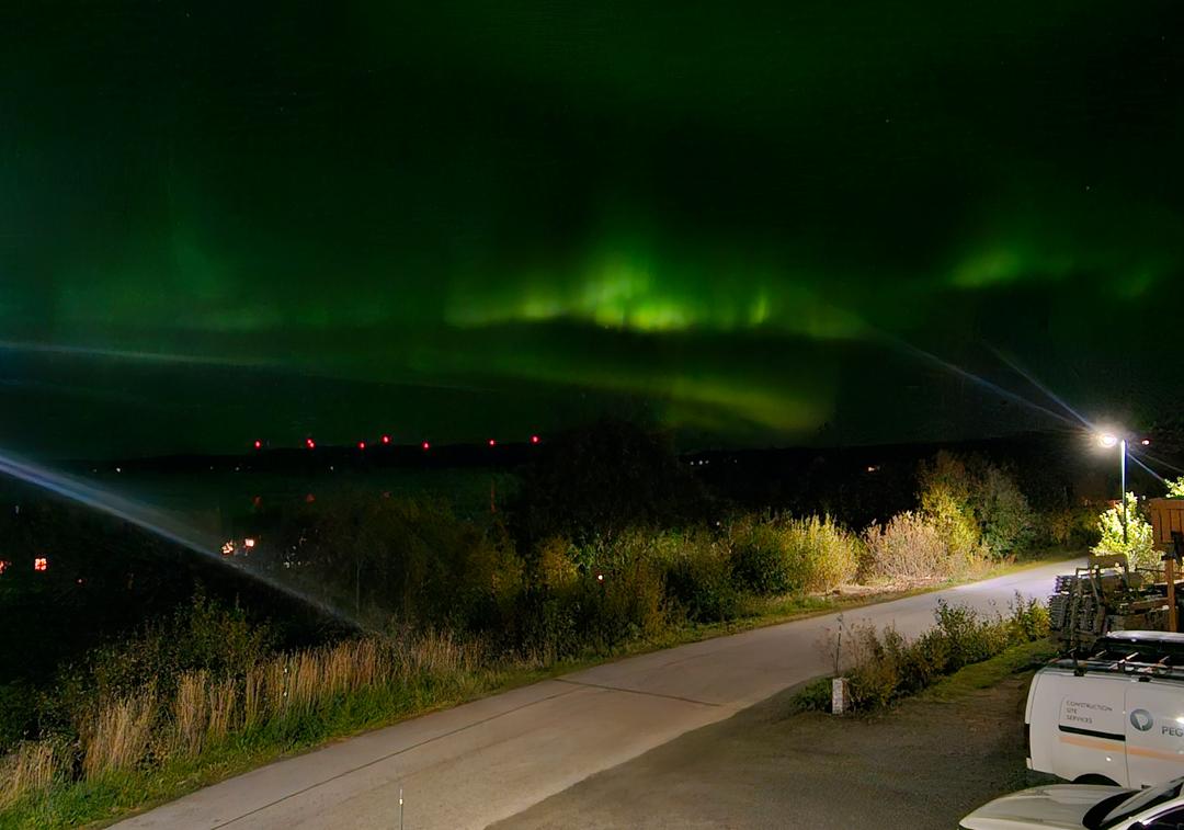 Varsler nordlys i store deler av landet i natt - VG