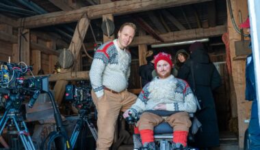 Spelar med stjernene i NRKs nye julekalender: – Me trengde ein som kunne spela motbydeleg og cocky - hallingdolen.no