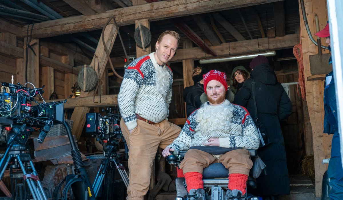 Spelar med stjernene i NRKs nye julekalender: – Me trengde ein som kunne spela motbydeleg og cocky - hallingdolen.no