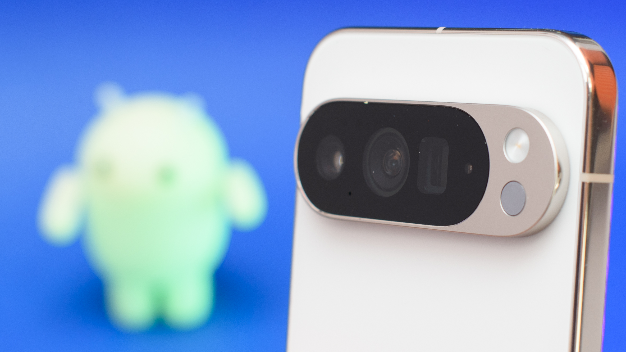 Google Pixel 10 Pro XL i Porcelain.