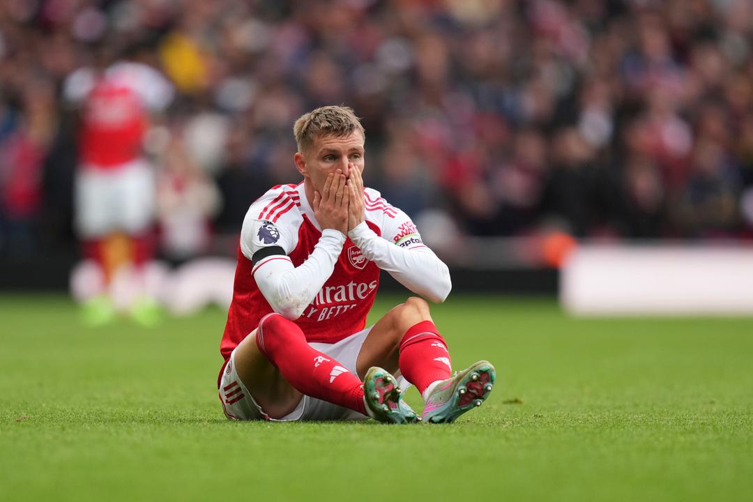 Skadet Martin Ødegaard hyller lagkameratene