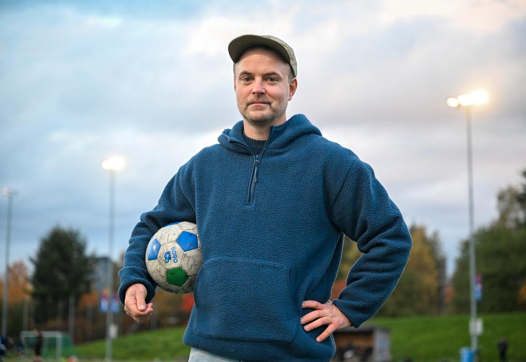 Pappatrener i Vålerenga om nivådelingen i barnefotballen: – Krise