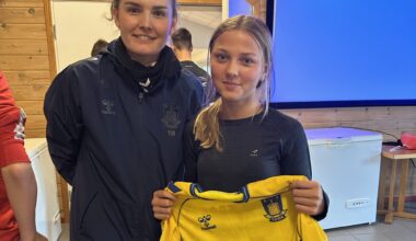 Sport, Fotball | Fikk storfint besøk på gratis fotballskole i høstferien