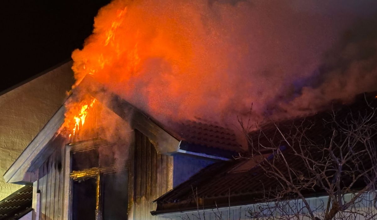 Boligbrann i Skien: – Jeg hørte et smell, så luktet jeg røyken - varden.no