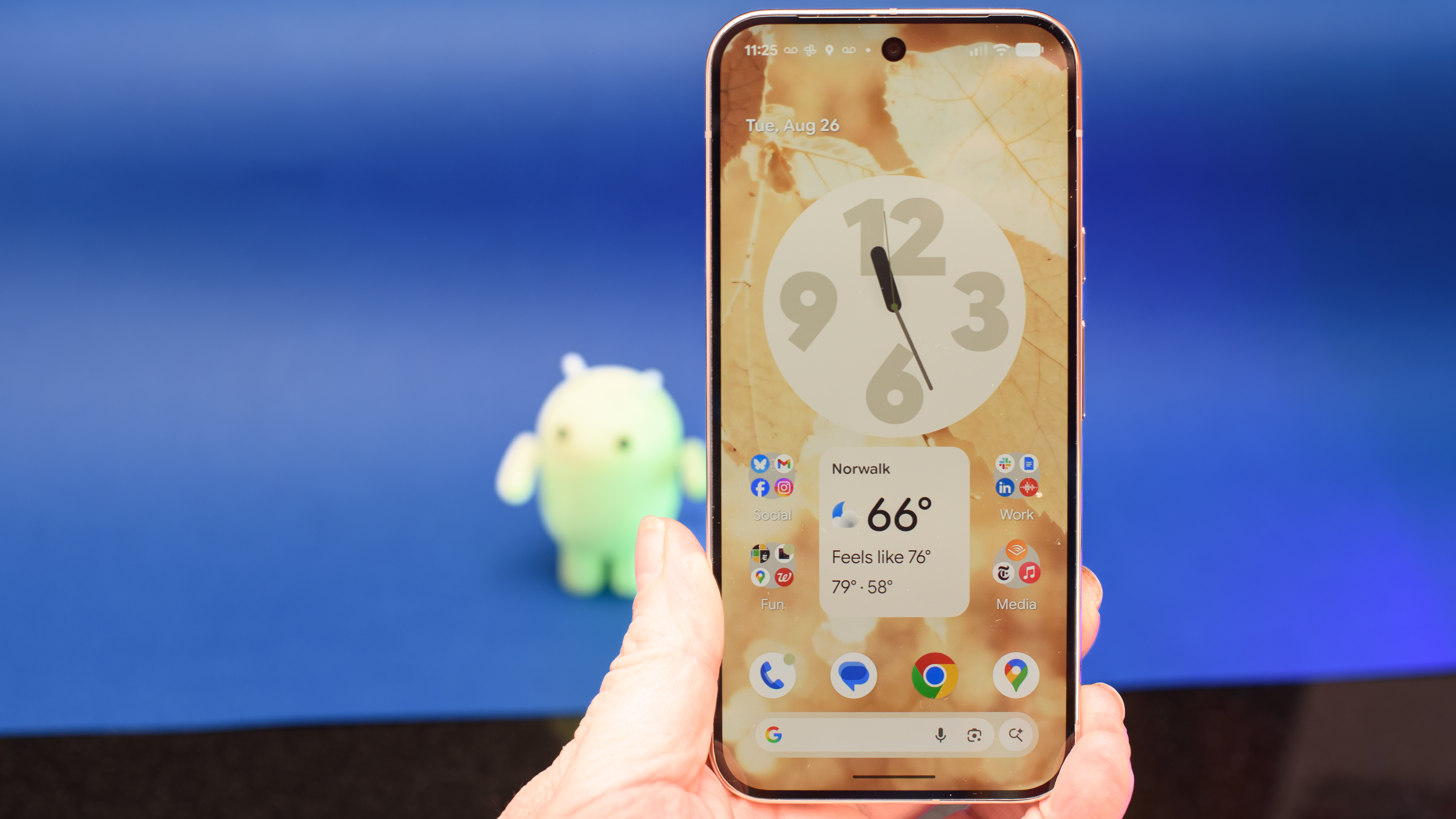 Google Pixel 10 Pro XL i Porcelain.