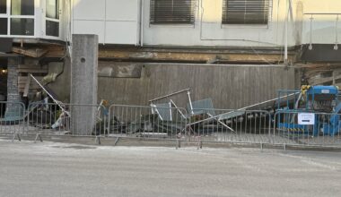 Helse, Fauske | Uteservering falt ned – person hentet av ambulanse