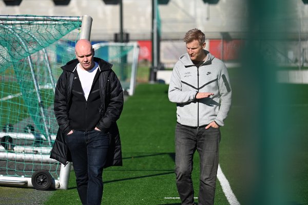 Tv2 melder at det misnøye til Brann-trener Leif Gunnar Smerud i spillergruppen.