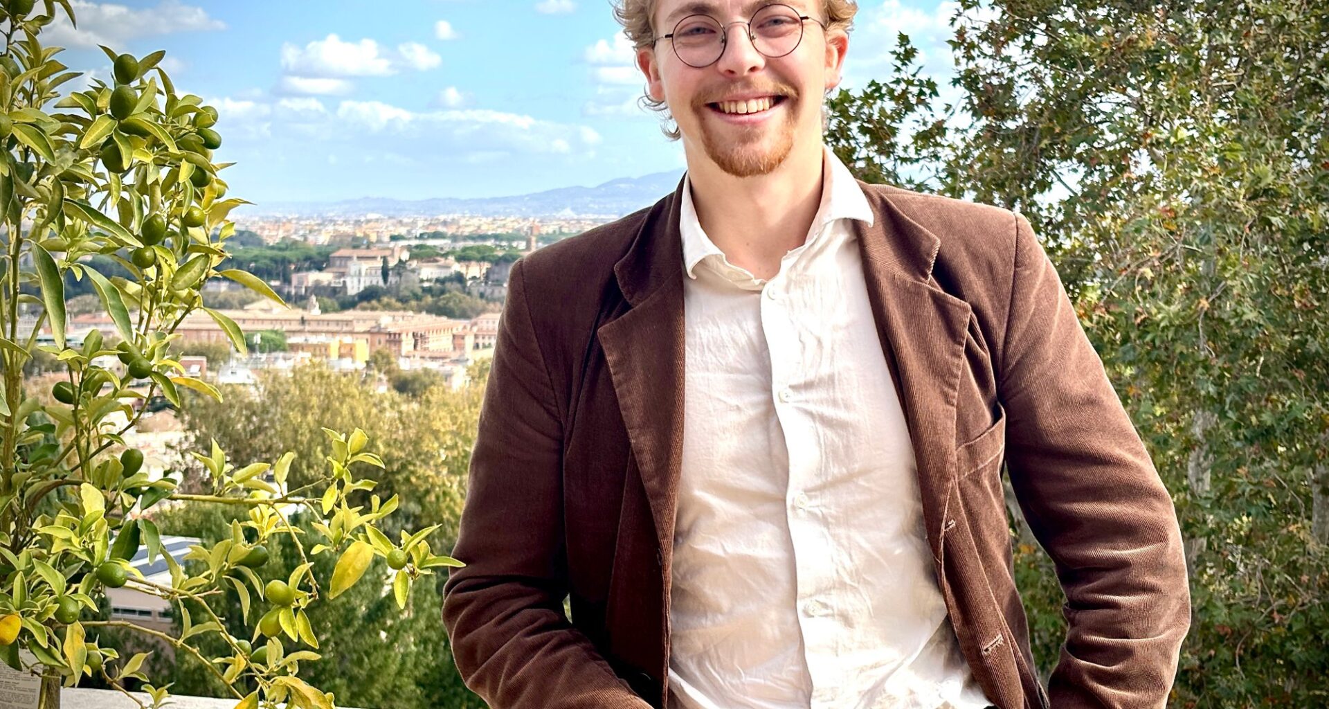 Skien, Roma | Raset gikk rett utenfor vinduet hans: – Roma er ikke den verste byen å være evakuert i