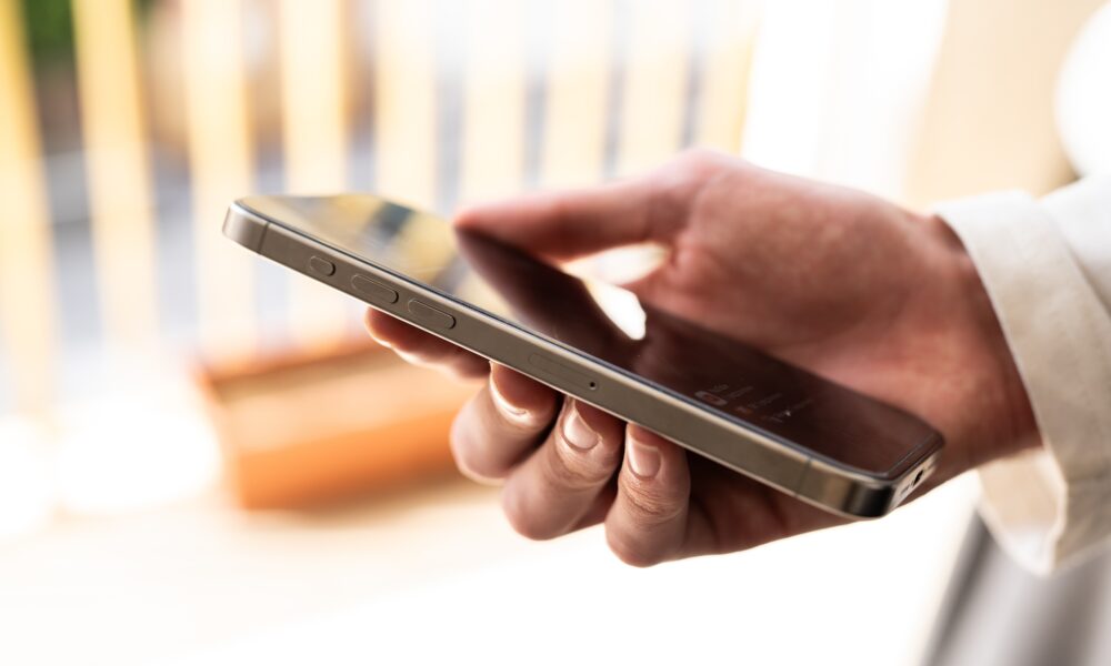 Sier telefonen din denne lyden. Da blir du overvåket uten at du vet det.