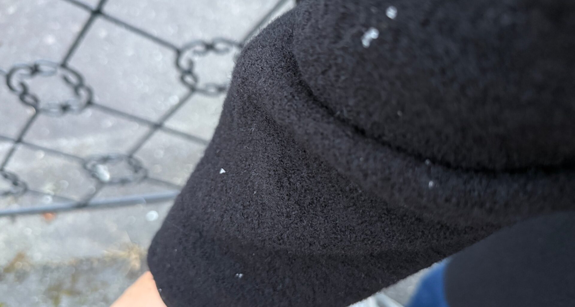 Vær, Hamar | Her er sesongen første snøfnugg i Hamar sentrum