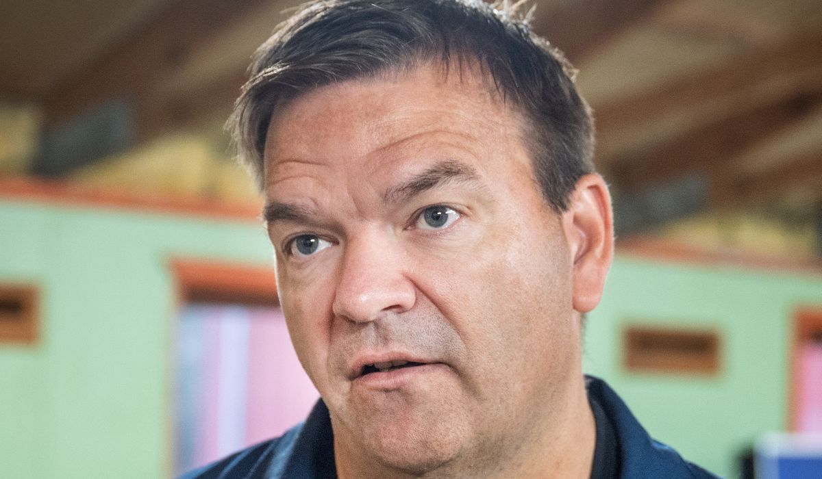 Permitterer 51 tilsette og stenger fabrikken