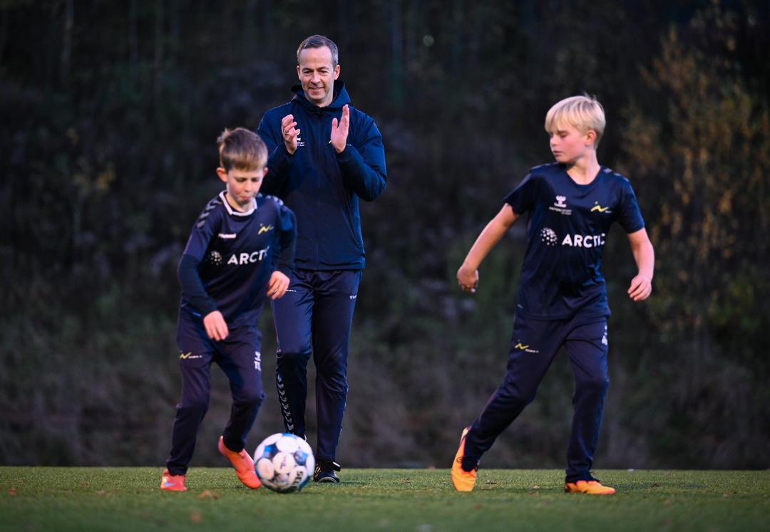 Pappatrener kritisk til NFFs barnefotball-system: