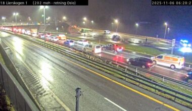 Trafikk, Lier | E18-påkjørsel ga kilometerlange køer
