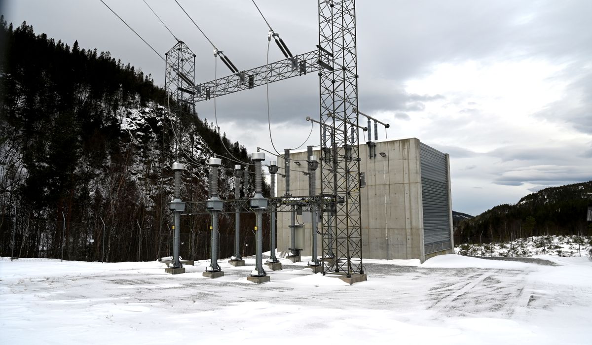 Ny strøm­kabel på Vestlandet sendte strøm­prisene i Midt-Norge oppover