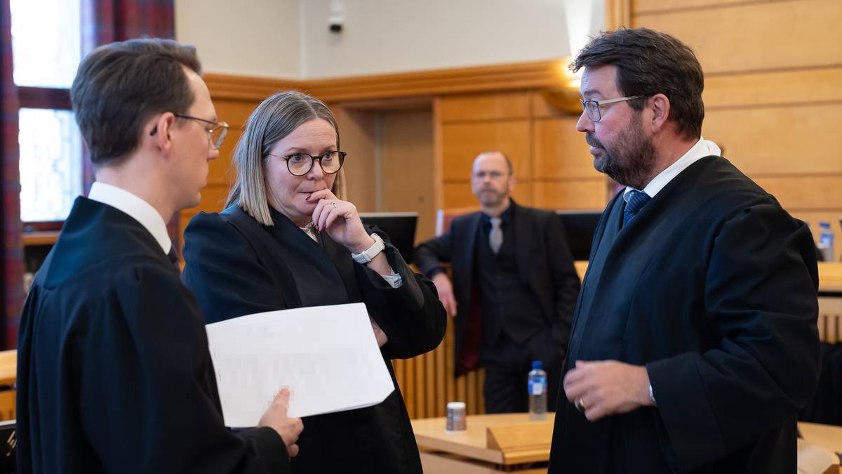 Statsadvokatene Rikhard Haugen Lyng og Eli Nessimo, forsvarer Frode Wisth og i bakgrunnen rettspsykiater Kåre Nonstad