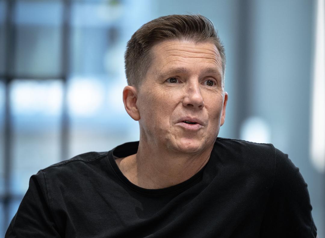 Viaplay-profil Kasper Wikestad må opereres igjen – blir borte fra skjermen