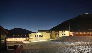 Tromsdalen skole, Tromsø kommune | Når hustaket lekker, hjelper det ikke å male garasjen