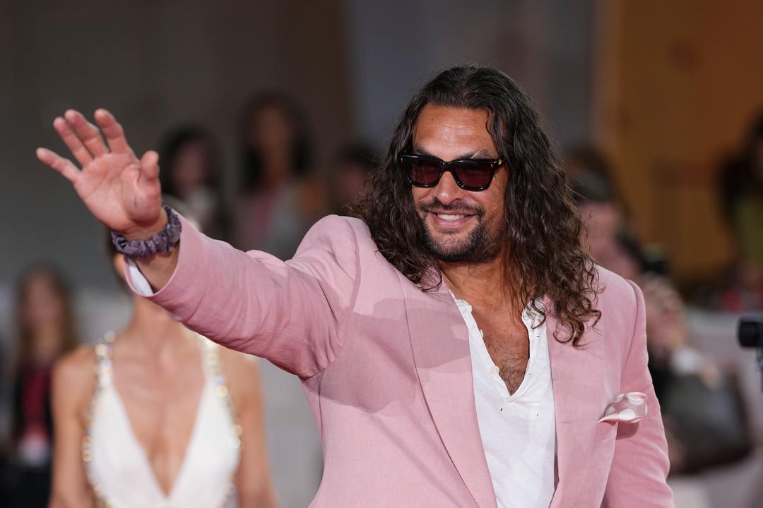 Kvinne ble svindlet for 80.000 pund av svindlere som utga seg for å være Jason Momoa