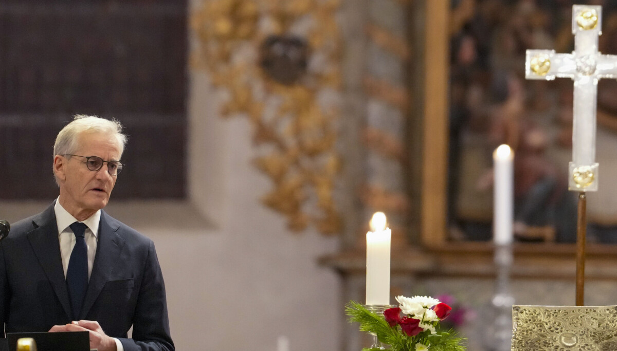 Støre tente lys for fred i Palestina og verden