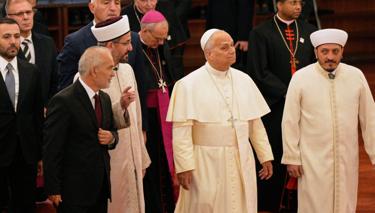 Paven besøkte Den blå moske i Istanbul