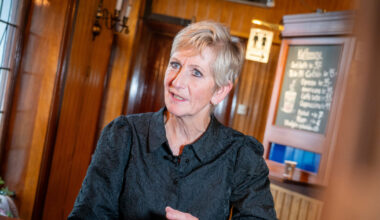 Eva B. Ragde (62) måtte lyve til Oskar Westerlin (27):