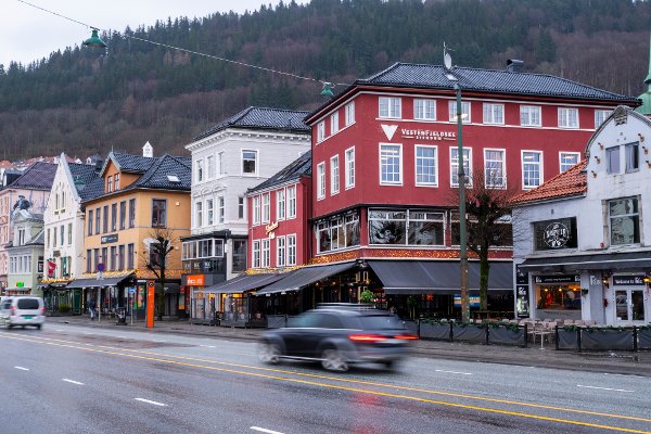 Bjørn Hanevik har kjøpt de to øverste etasjene i Metz-bygget. 
