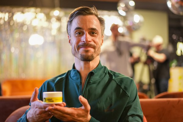 Viggo Venn tok med sin nye hårvoks på pressetreff til TV 2-prorgammet «Skal vi danse».