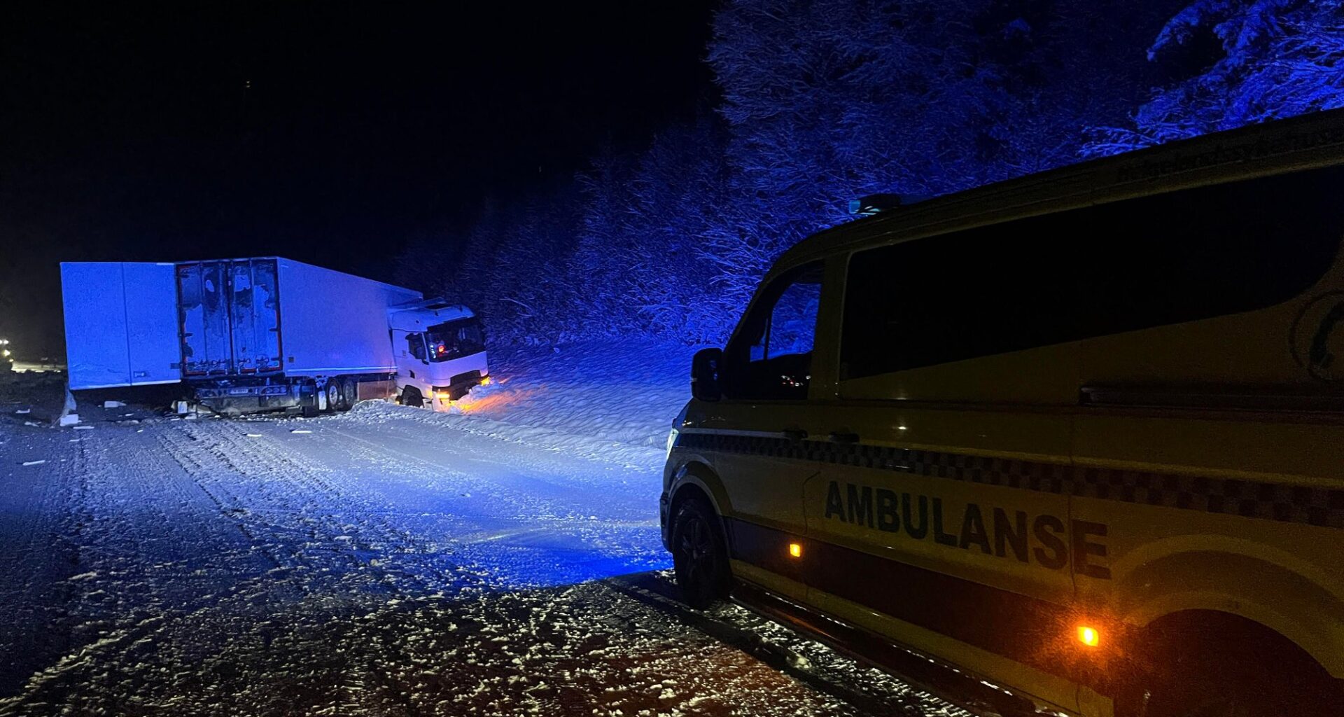 Ulykke, E6 | Trailer kollidert med personbil ved Laksfors – E6 er sperret