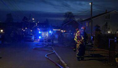 Brann, Oslo | Full overtenning i enebolig i Oslo – naboer bedt om å lukke vinduer