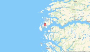 Én død etter mulig fallulykke fra kai i Solund i Vestland