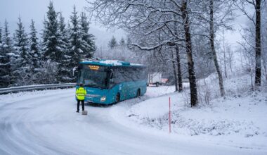 Trafikk, Ulykker og hendelser | Buss havnet utenfor vegen