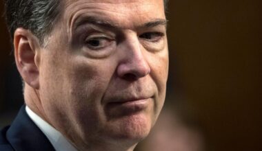 Dommer slakter tiltalen mot James Comey