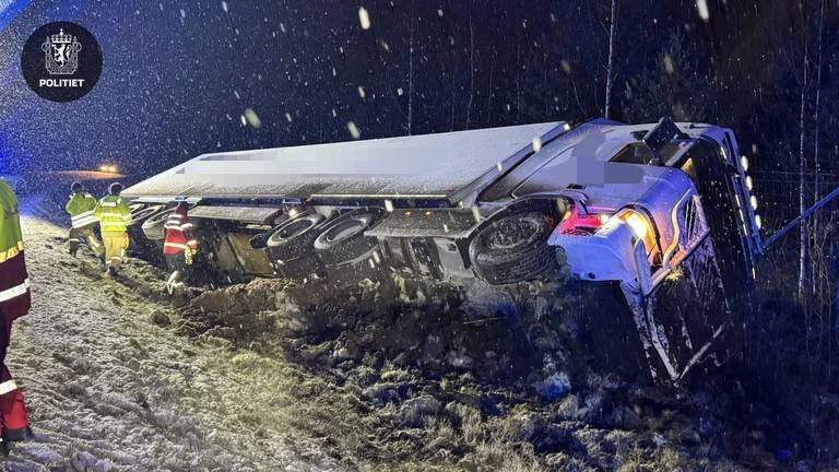 Nyheter, Trafikk | Lastebil med fisk havnet i grøfta - Romerikes Blad