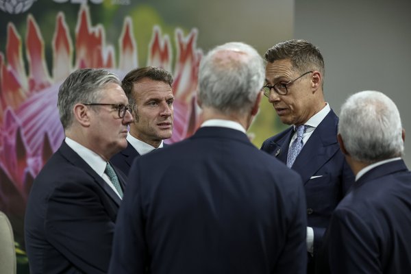 Prime Minister Sir Keir Starmer speaks with France's President Emmanuel Macron and Finland's President Alexander Stubb ahead of the G7++ meeting on the sidelines of the G20 summit in Johannesburg, South Africa. Picture date: Saturday November 22, 2025.