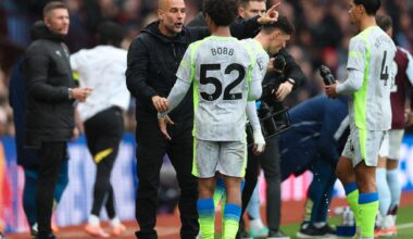 Pep Guardiola og Oscar Bobb forrige gang nordmannen startet for City - mot Aston Villa i slutten av oktober.