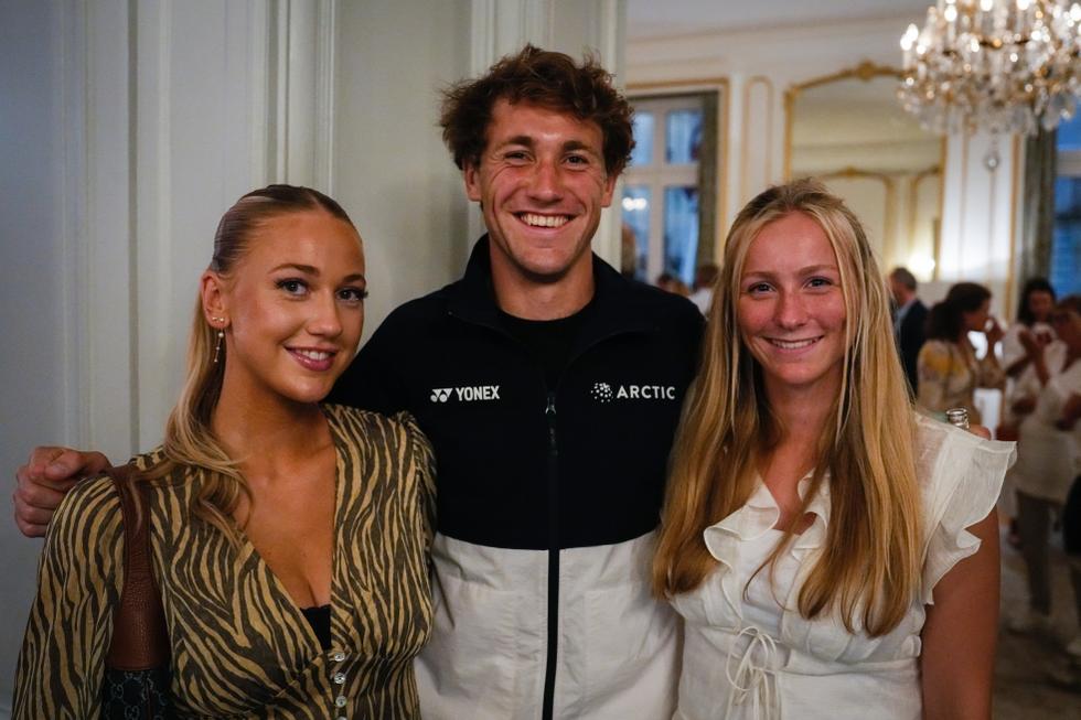 Casper Ruud gir leiligheter i gave til søstrene