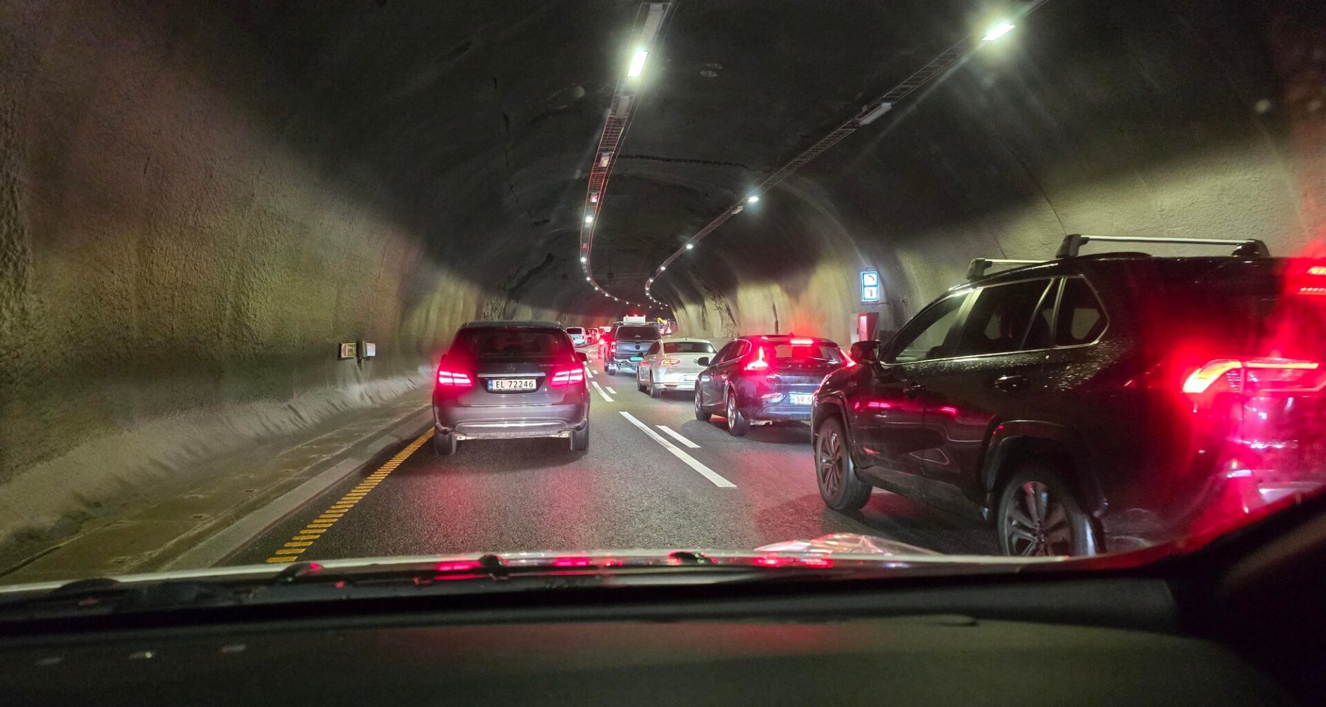 Trafikk, Riksvei 555 | Monsterkø etter bilstans: – Starter alt ved Damsgårdstunnelen