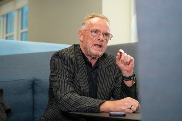 Tidl. Frp-topp, nå TV-profil og forretningsmann, Per Sandberg, gjestet Nettavisen for div. intervjuer onsdag 19. november.