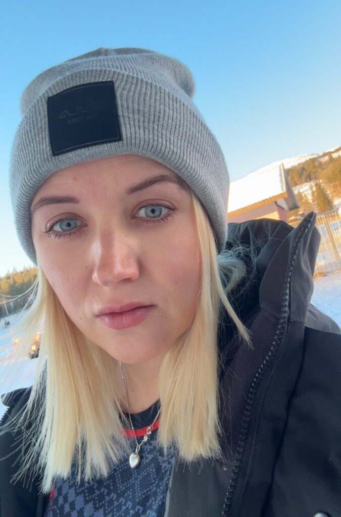 Gravide Anne (34) hadde sin mor og fire år gamle sønn i bilen: – Som å gamble med livet - Ringsaker Blad