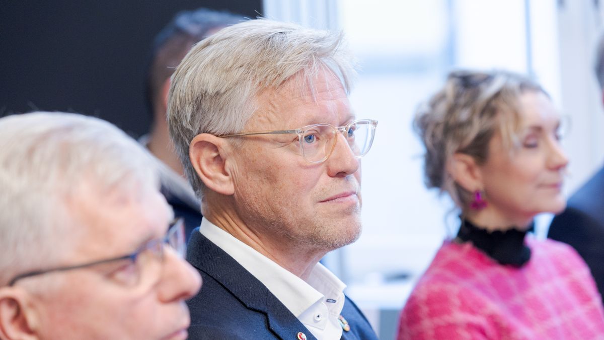 På Attack-konferansen torsdag overleverer Pål Wien Espen i Tek Norge rapporten  «Cybersikkerhet i Norge – Nordisk Benchmark 2025» til digitaliserings- og forvaltningsminister Karianne Tung (Ap).