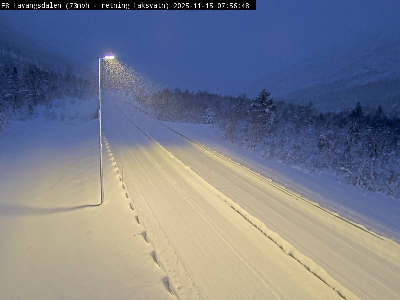 E8 Lavangsdalen. Retning Laksvatn. Webkamera: Statens vegvesen