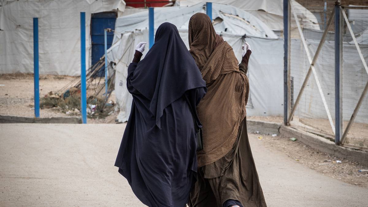 De to søstrene som reiste fra Bærum til Syria i leiren Roj nordøst i Syria i oktober 2021.