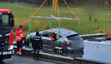 17-åring kjørte ut i dam på Fornebu