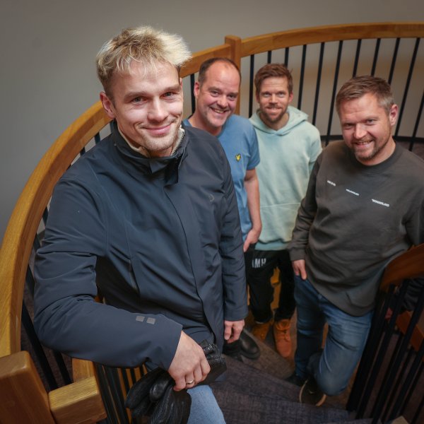 Kent-Are Antonsen er hjemme i Tromsø etter sesongslutt i Sverige. Han besøker gutan i FireFireBlod...
Foto: Yngve Olsen