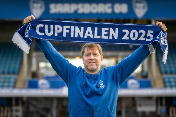 Jonas Groth (48) lover høy energi når «Krigerne fra Sarpsborg» slippes før cupfinalen.