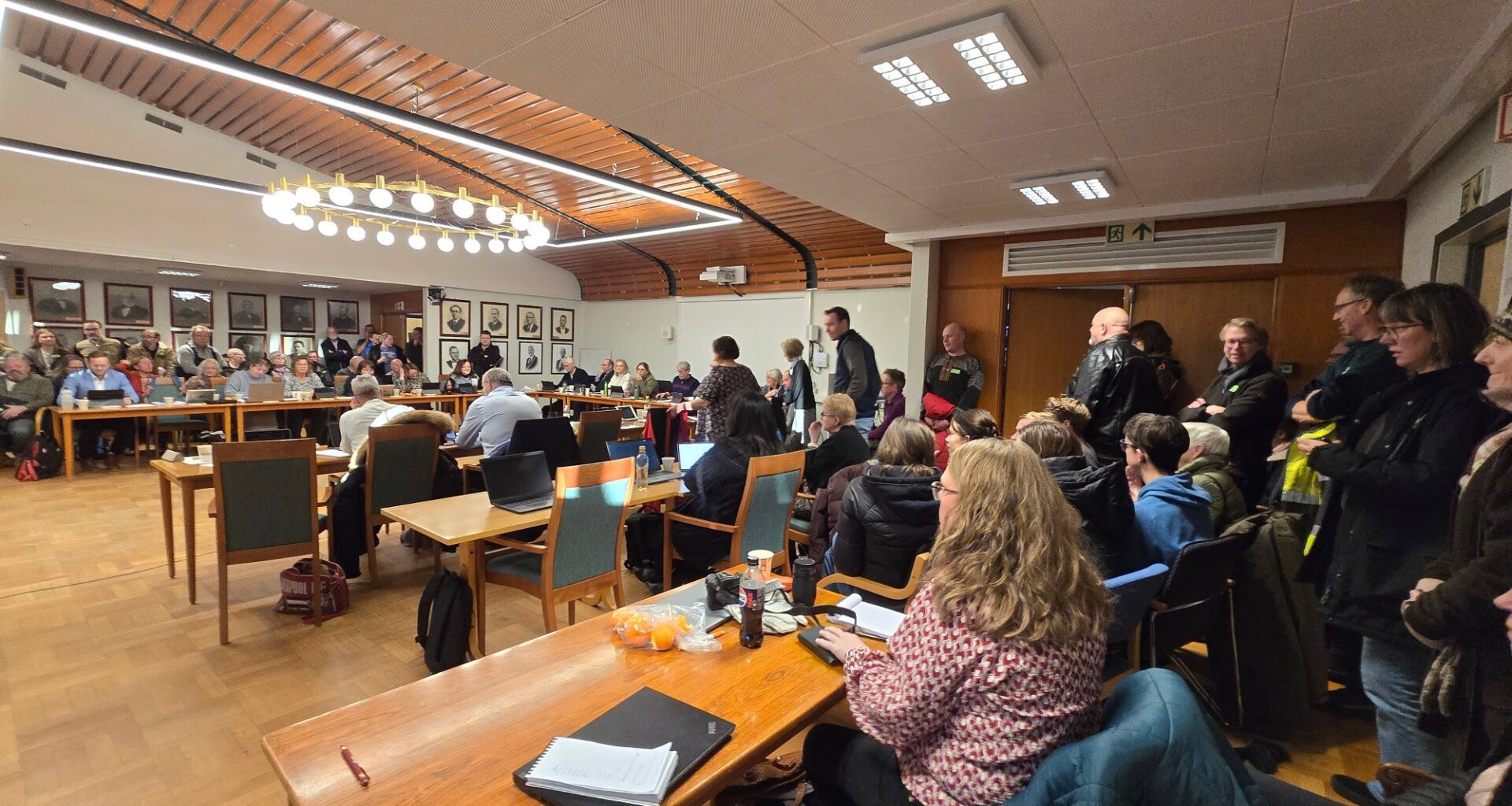 Vindkraft, Politikk | Motstandere fylte salen, men politikerne stemte ja - Østlendingen