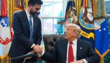 Zohran Mamdani og Donald Trump i Det ovale kontor i Washington fredag.