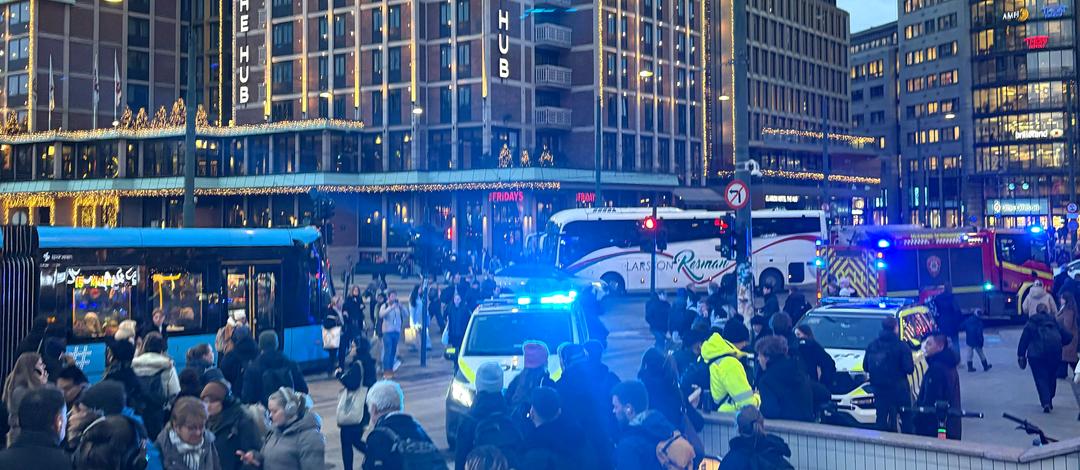 Jernbanetorget stengt etter hendelse