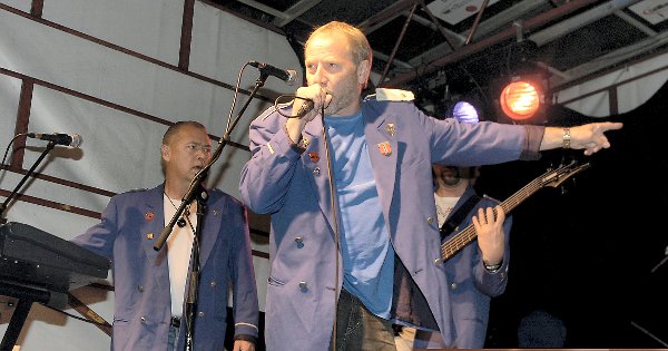 Kai Kiil og banana airlines, lavorock *** Local Caption *** Kai Kiil og banana airlines, lavorock