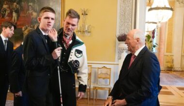 «Team Pølsa» i audiens hos kongen – ble overrasket av dronningen